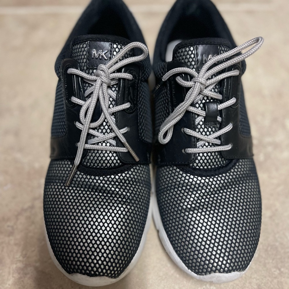 Michael Kors 👟 Black and White